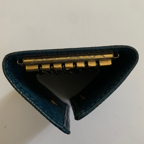 Vintage Louis Vuitton Epi Leather 6 Keyholder - Picture 4 of 12